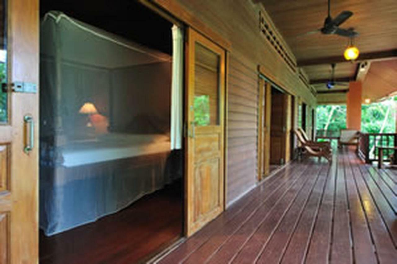 Baan Mai Beachfront Lone Island Phuket Extérieur photo