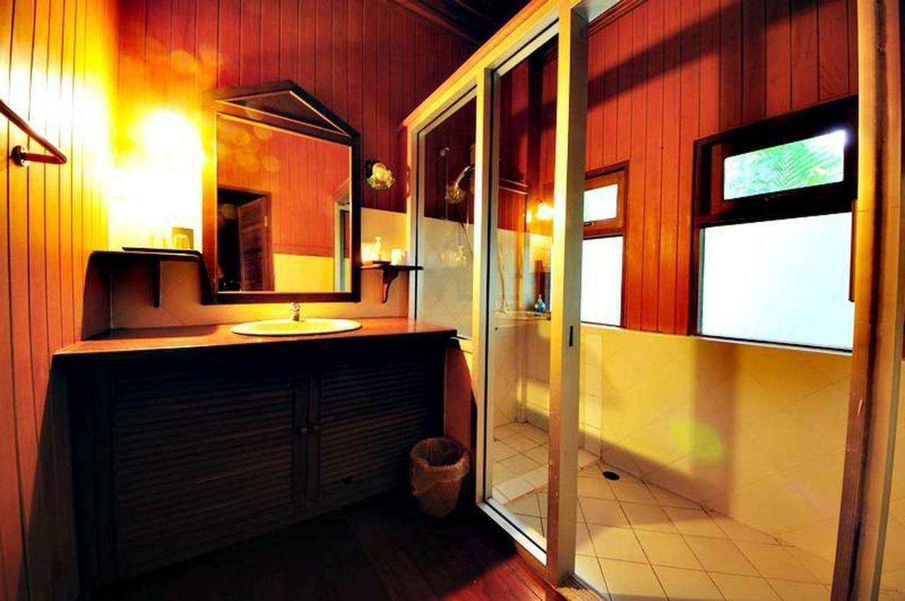 Baan Mai Beachfront Lone Island Phuket Extérieur photo
