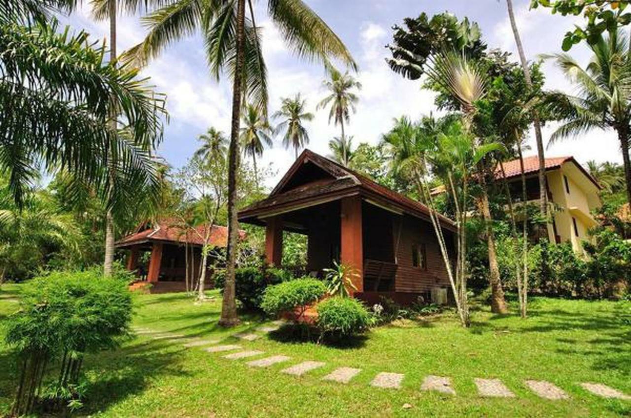 Baan Mai Beachfront Lone Island Phuket Extérieur photo