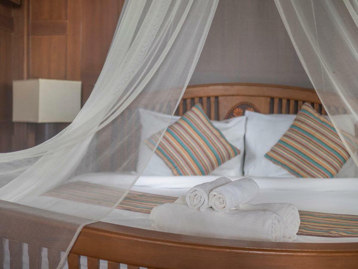 Baan Mai Beachfront Lone Island Phuket Extérieur photo