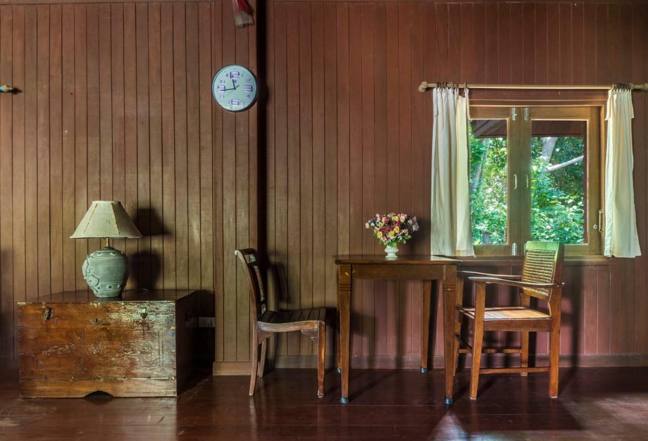 Baan Mai Beachfront Lone Island Phuket Extérieur photo