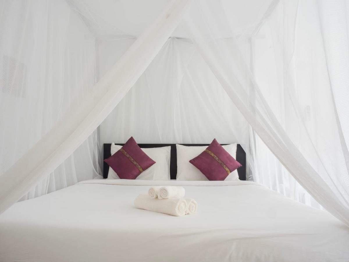 Baan Mai Beachfront Lone Island Phuket Extérieur photo