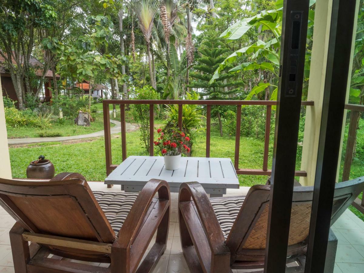 Baan Mai Beachfront Lone Island Phuket Extérieur photo