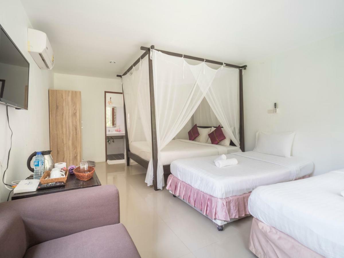 Baan Mai Beachfront Lone Island Phuket Extérieur photo