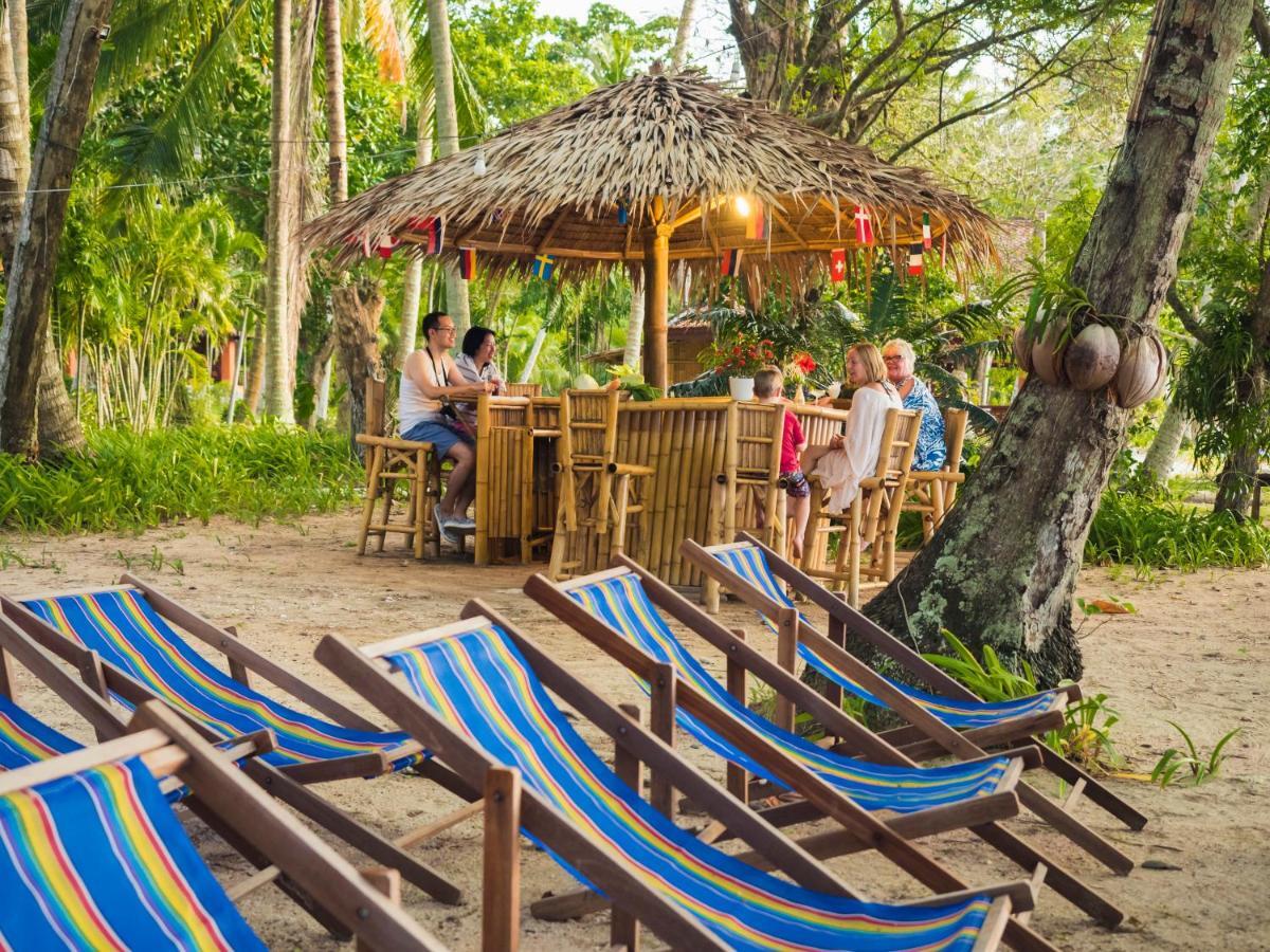 Baan Mai Beachfront Lone Island Phuket Extérieur photo