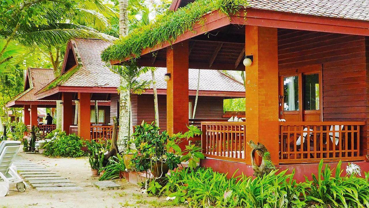 Baan Mai Beachfront Lone Island Phuket Extérieur photo