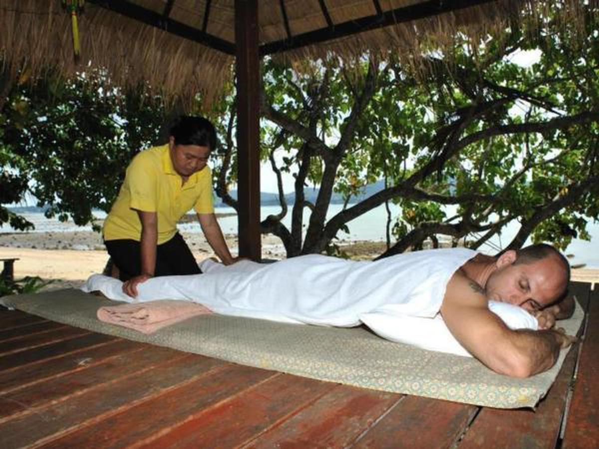 Baan Mai Beachfront Lone Island Phuket Extérieur photo
