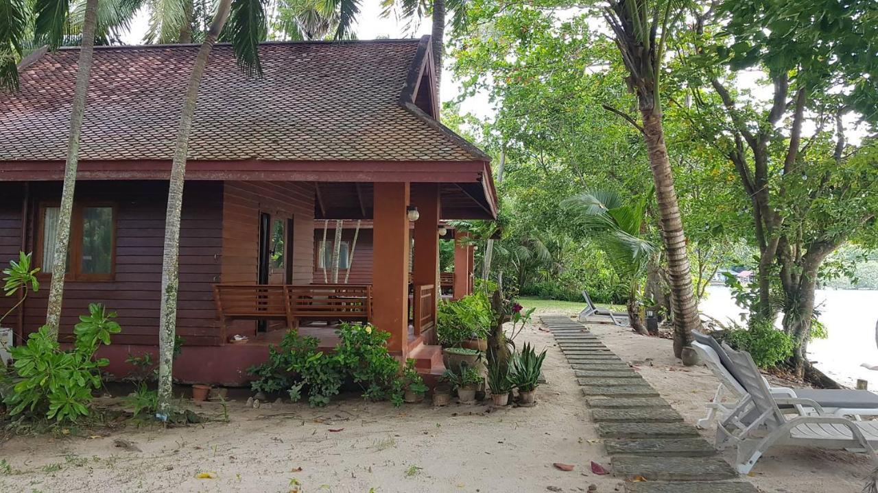 Baan Mai Beachfront Lone Island Phuket Extérieur photo